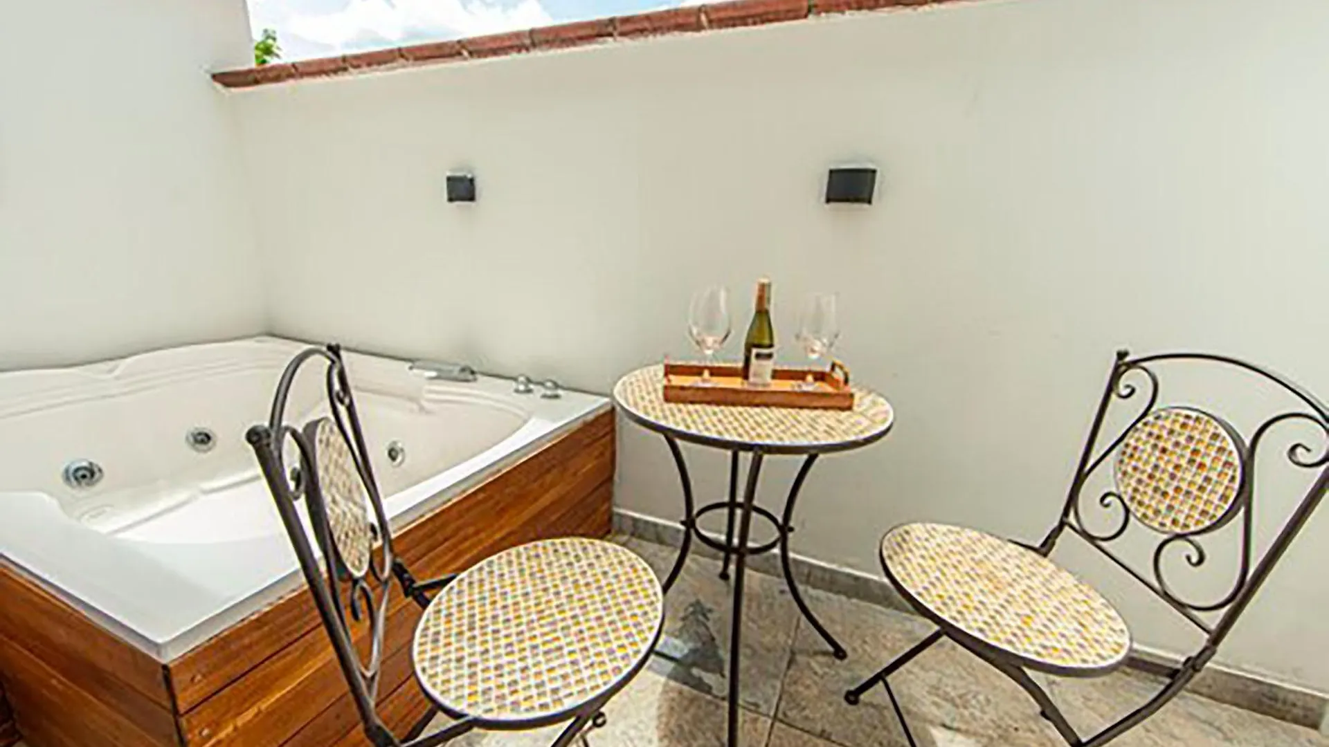 La Martina Guest House Medellín Hotel